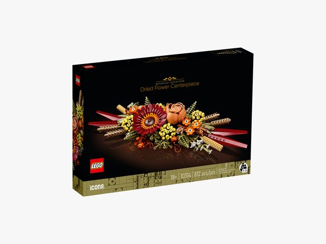 Lego set shaped like a centerpiece of dried flowers and botanical pieces